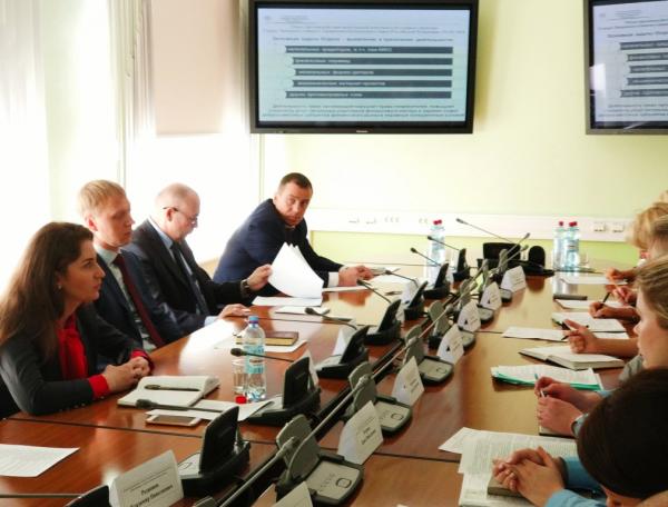 В Архангельске ведомства договорились о совместной борьбе с финансистами-нелегалами