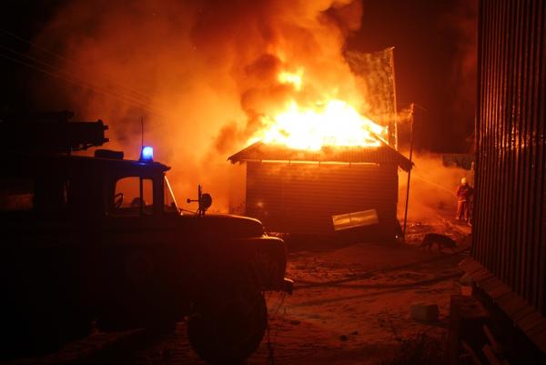 На железнодорожной станции в Архангельской области произошел пожар: есть погибшие