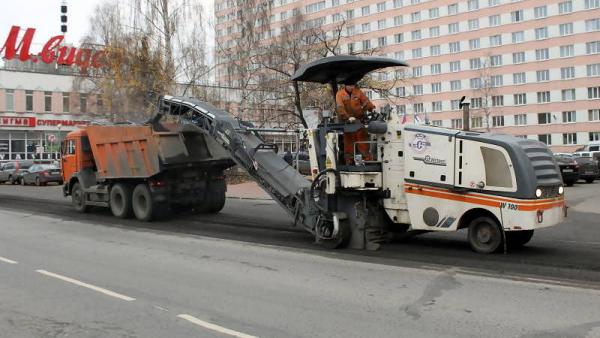 В Архангельске на Троицком проспекте по гарантии ремонтируют асфальт