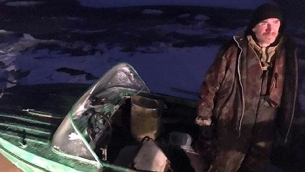 Упрямый рыбак оказался зажат во льдах под Архангельском