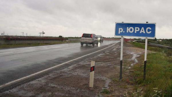 К ремонту моста через реку Юрас на пути к аэропорту Архангельска приступят летом