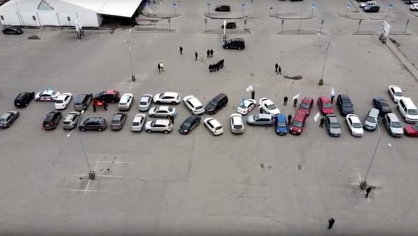 В Архангельске накануне 12 апреля автомобилисты устроили космический флешмоб