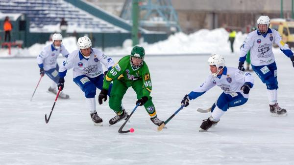 Водник пробился в полуфинал чемпионата России по хоккею с мячом