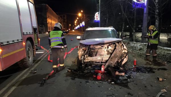 Ночью в центре Архангельска произошло ДТП с тремя автомобилями