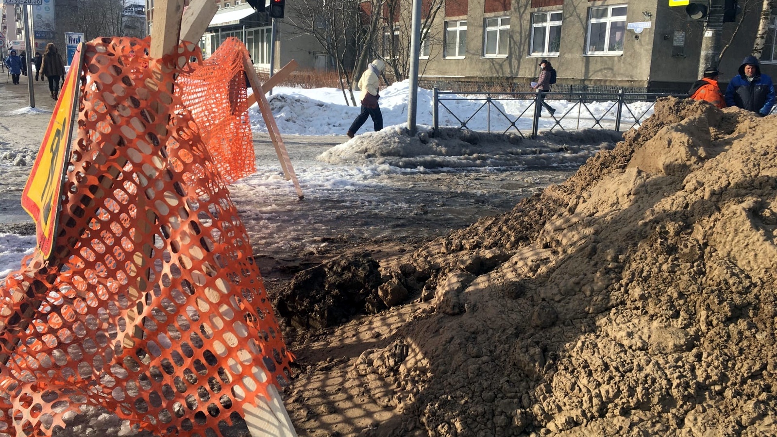 Ньюс архангельск. Архангельск после дождя. 29 Ньюс новости. Лужа у памятника УЗТС Ульяновск.