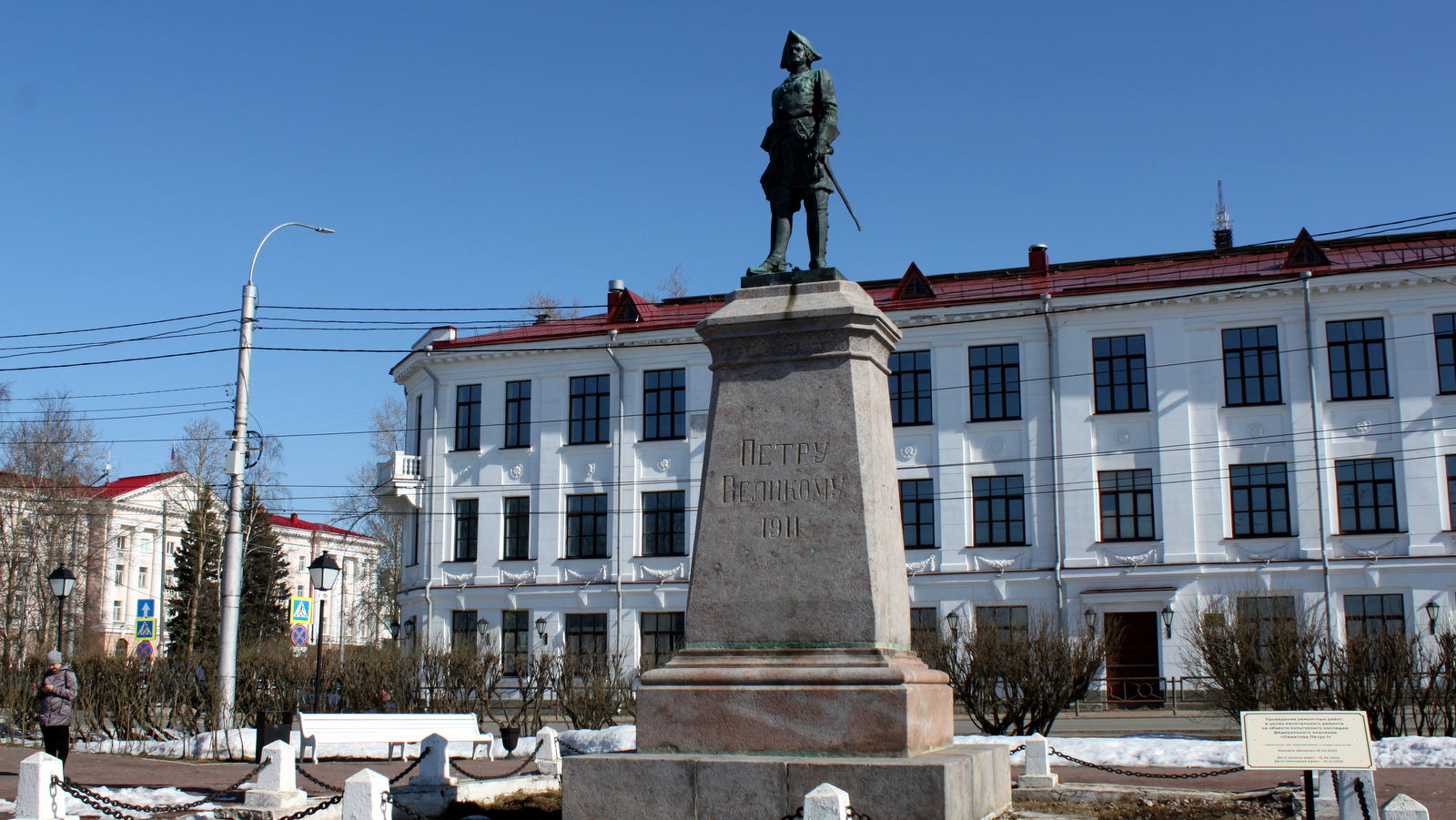 Почему поставлен памятник петру i в архангельске. Памятник Петру в Архангельске. Памятник Петру первому в Архангельске. • Памятник Петру Iархангельск). Статуя Петра 1 в Архангельске.