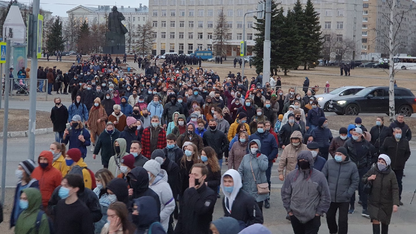 Главные новости 29. Архангельск люди. Городские люди в Архангельске. Люди в городе поддержка. Толпа людей на площади Архангельск.