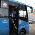 В Северодвинске водитель автобуса уехал с остановки с зажатым в дверях ребенком