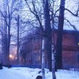 Пожарные вытащили человека из горящей деревяшки в центре Архангельска