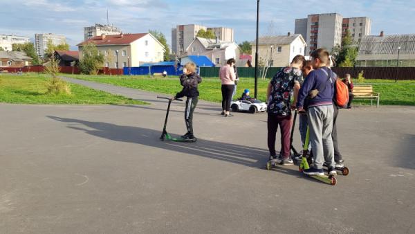 Сезон открыт: в Поморье водителям самокатов и велосипедов вновь напомнили про ПДД