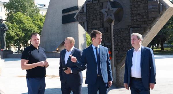 Дмитрий Морев объявил об открытии площади Мира после ремонта