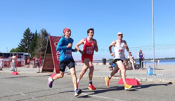 На фото: Победители марафона "Гандвик" 2023, слева Е.Соболев, Ю.Чижков, Е.Быков.