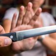 В Котласе местный рецидивист напал с ножом на школьницу ради тысячи рублей
