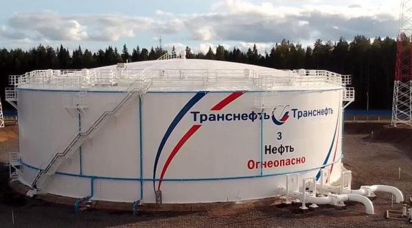 На фото: резервуар для нефти на нефтеперекачивающей станции Приводино