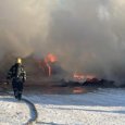 В Архангельске начался крупный пожар: горят гаражи на Окружном шоссе