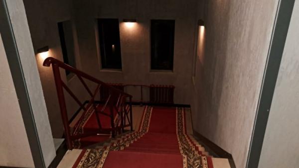Ревнивый житель НАО спустил посетителя бара с лестницы так, что тот умер в больнице