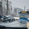 В Архангельске столкнулись пассажирский автобус и кроссовер: есть пострадавшие