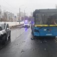 В Архангельске два человека угодили в больницу после ДТП с пассажирским автобусом