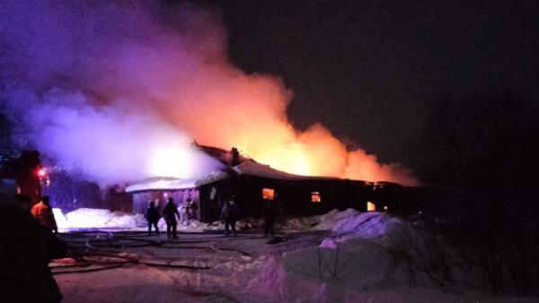 В Архангельске вечером произошел крупный пожар: горело овощехранлищие