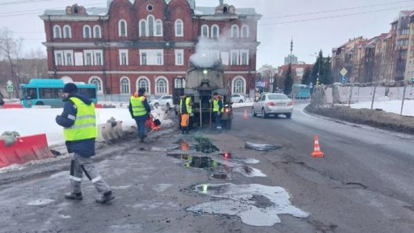 В Архангельске дорожники начали ремонтировать площадь напротив МРВ