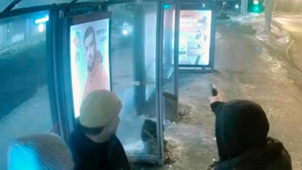 Стрельба на остановке возле торгового центра в Архангельске вылилась в «уголовку»