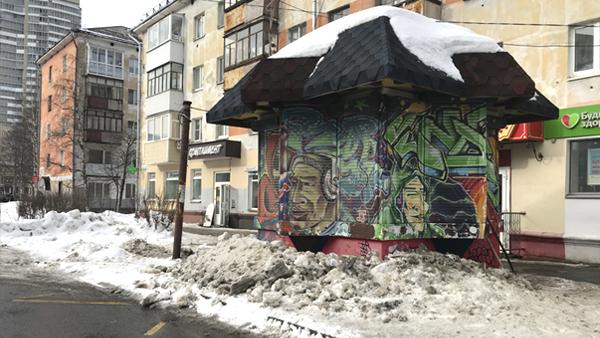 Бесхозные ларьки у дорог мешают чистить улицы Архангельска от снега