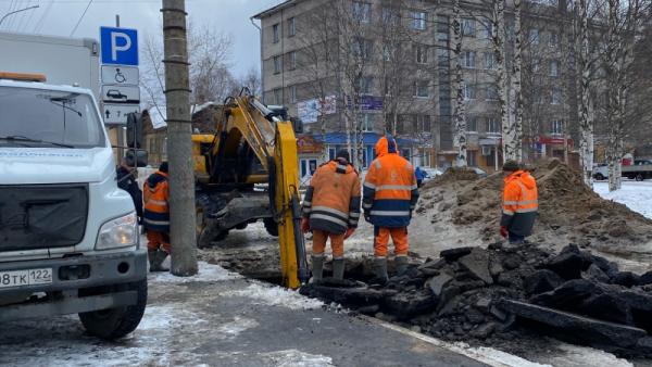 В Архангельске перекрыли сразу несколько улиц: сейчас там идут раскопки