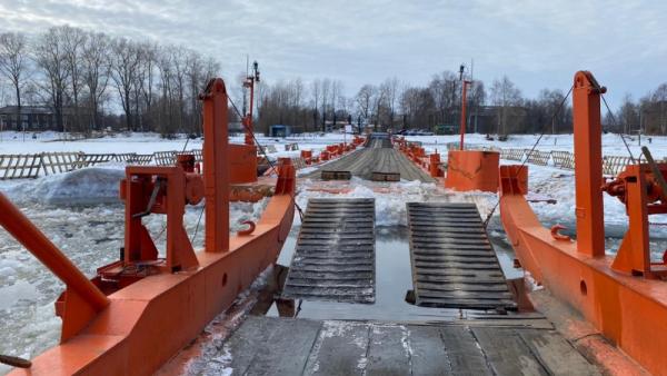 В Архангельске продлили работу понтонной переправы на Бревенник