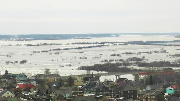 В Холмогорском округе, где начались подтопления, решили взорвать лед на реке