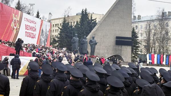 В Архангельске 9 мая пришлось свернуть праздничные мероприятия из-за шторма