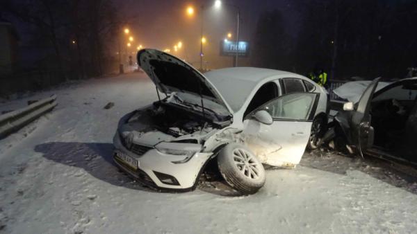 В Архангельске автоледи вылетела на «встречку» у ж/д моста: пострадали люди