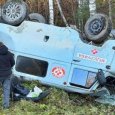Скорая с четырьмя людьми перевернулась на дороге в Архангельской области