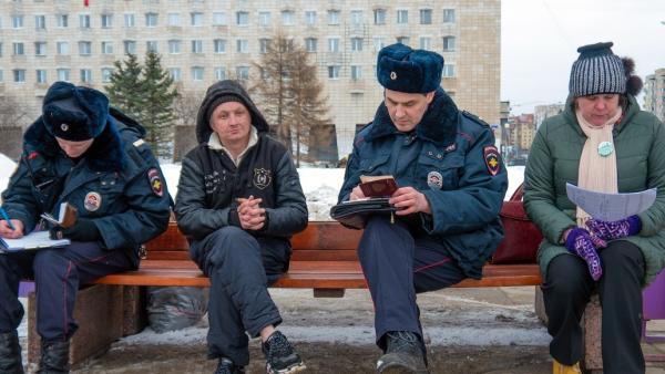 Полицейские штрафуют за нарушение самоизоляции. Разъясняем, почему это законно