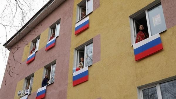 Жители «музыкального» дома в Архангельске исполнили фронтовые песни в честь 9 мая