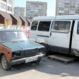 Автохлам много лет мешает парковке у магазина «Диета» в Архангельске