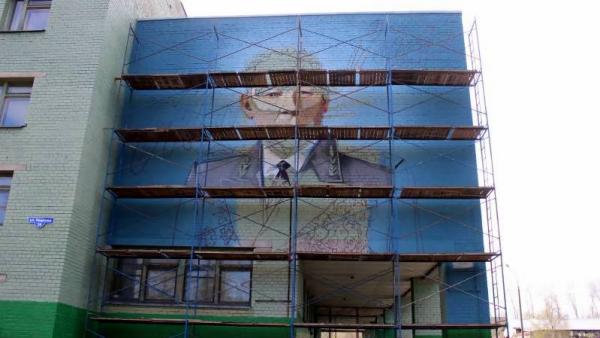 Стену архангельской школы украсит граффити с портретом «дяди Васи»