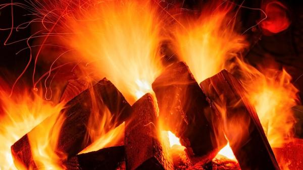 Жительнциа Мезенского района после ссоры хотела сжечь заживо в бане возлюбленного