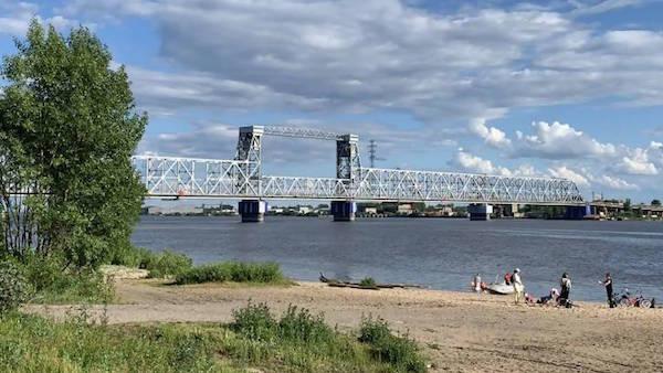 Железнодорожный мост в Архангельске закроют на несколько дней для проезда машин