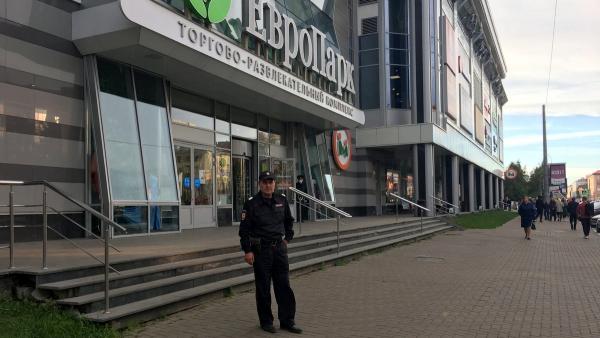 В Архангельске из-за сообщения о минировании эвакуировали торговый центр «Европарк»