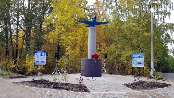 При содействии АЦБК в Новодвинске открыли памятник героям-авиаторам 