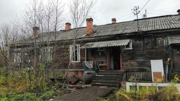 Огнеборцы спасли ребенка из запертой квартиры при пожаре на окраине Архангельска