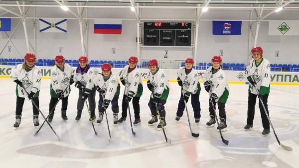 81-летняя бабушка из Устьян сыграет в хоккей с президентом России