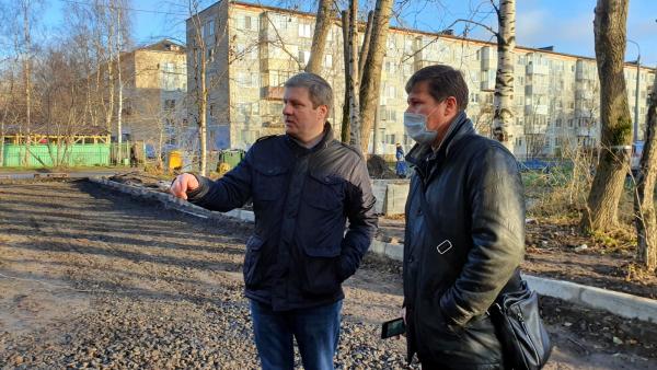 Дмитрий Морев поручил главам округов убрать территории после свода деревьев