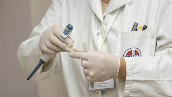 В Архангельской области за сутки выявили 374 новых случаев коронавируса