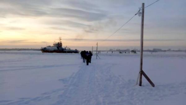 Домой по реке: в Архангельске открылись первые ледовые переправы