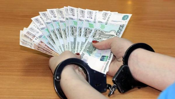 Директор школы в Каргополе с помощью служебного подлога присвоила 25 тысяч рублей