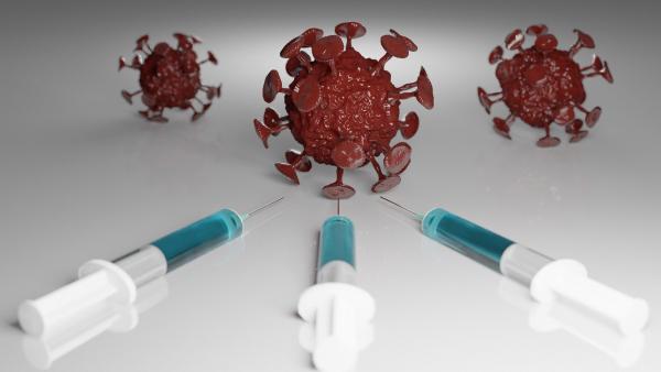 В семи медучреждениях Поморья открылась онлайн-запись на прививку против ковида