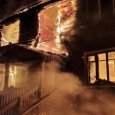 На Кегострове в результате сильного ночного пожара обрушился деревянный дом