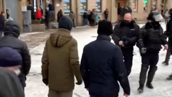 Уроженцы Поморья вторую неделю буянят на акциях в поддержку Навального в Петербурге