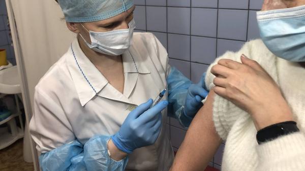 В Архангельскую область поступило ещё 15 750 доз вакцины от COVID-19